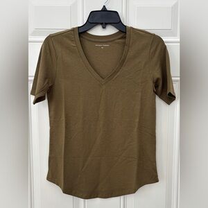 NWT Universal Standard Military Olive V-Neck Short Sleeve Top Women's 4XS (00-0)